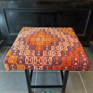 KİLİM KAPLI METAL AYAK TABURE 45X45X45 CM