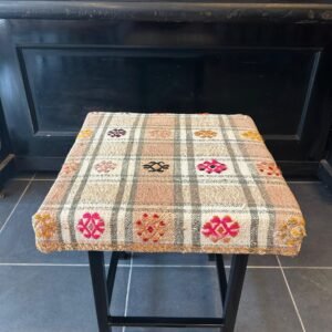 KİLİM KAPLI METAL AYAK TABURE 45X45X45 CM