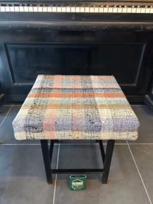 KİLİM KAPLI METAL AYAK TABURE 45X45X45 CM