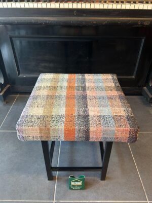 KİLİM KAPLI METAL AYAK TABURE 45X45X45 CM